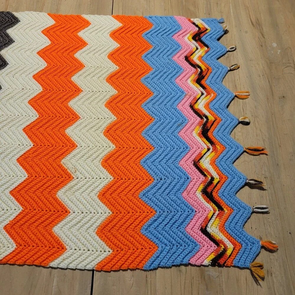 Handmade Crochet Afghan Throw Lap Blanket ZigZag Ripple Chevron Fringe 28 X 50‎